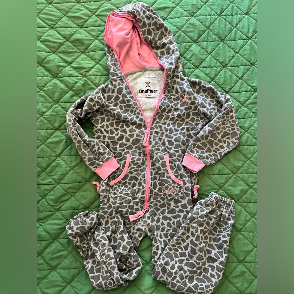 One piece kids Norwegian original gray leopard cheetah print onesie vguc